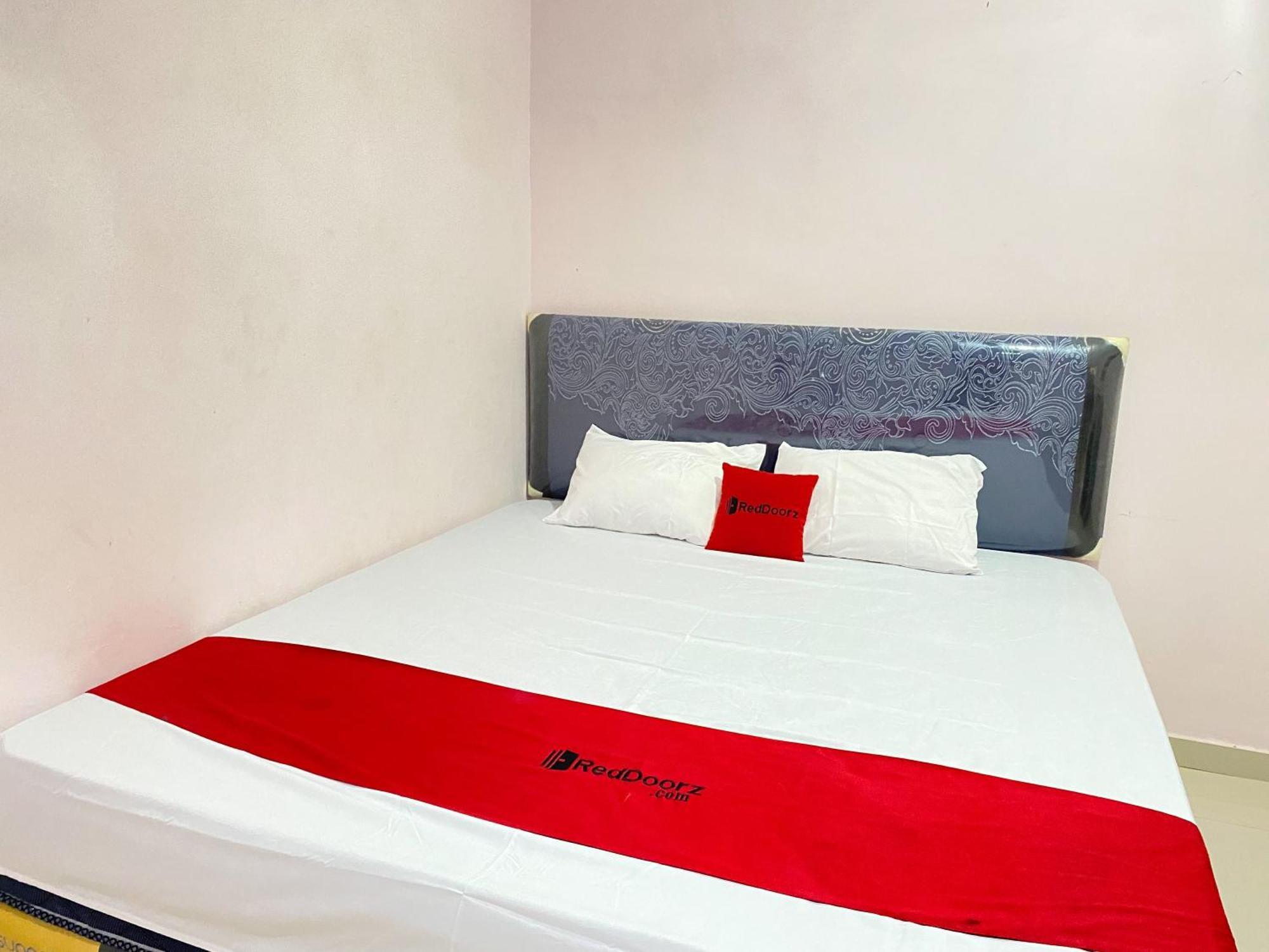 Hotel Reddoorz At Madu Makassar