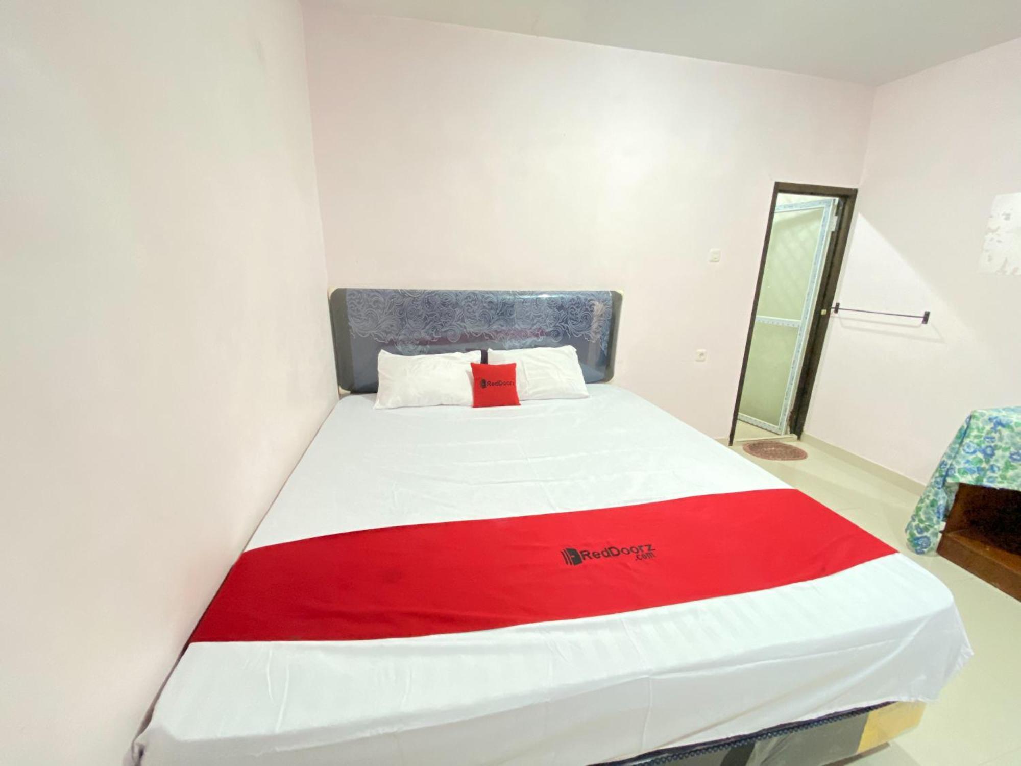 Hotel Reddoorz At Madu Makassar